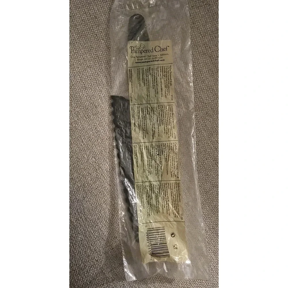NEW Pampered Chef 1119 Nylon Serrated Knife Lettuce Salad Non-Stick Cake Brownie
